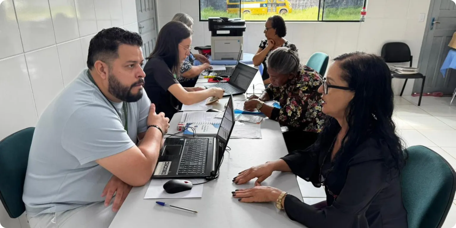 Equipe do Iperon em reunião de trabalho